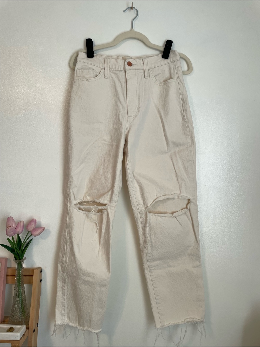 Universal Thread cream vintage straight jeans with distressed details size 4R